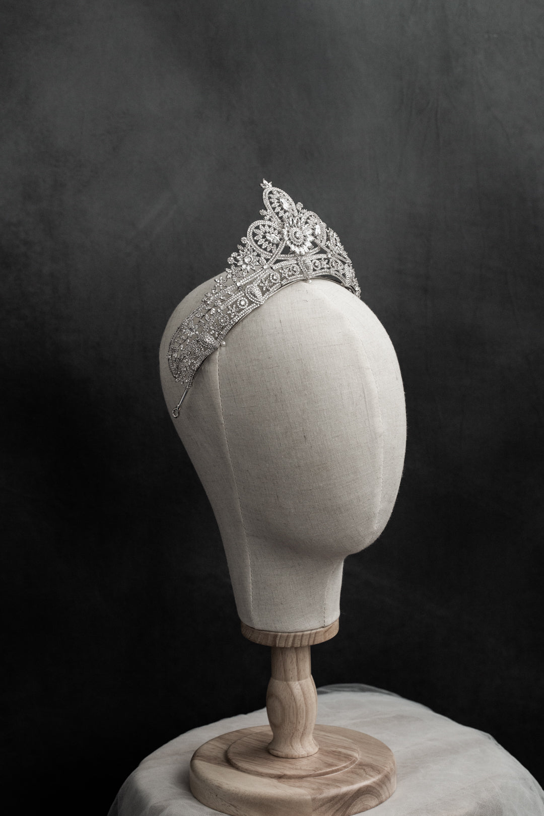 Luxury Crystal Bridal Tiara with Floral Motif – Silver-Plated Wedding Crown