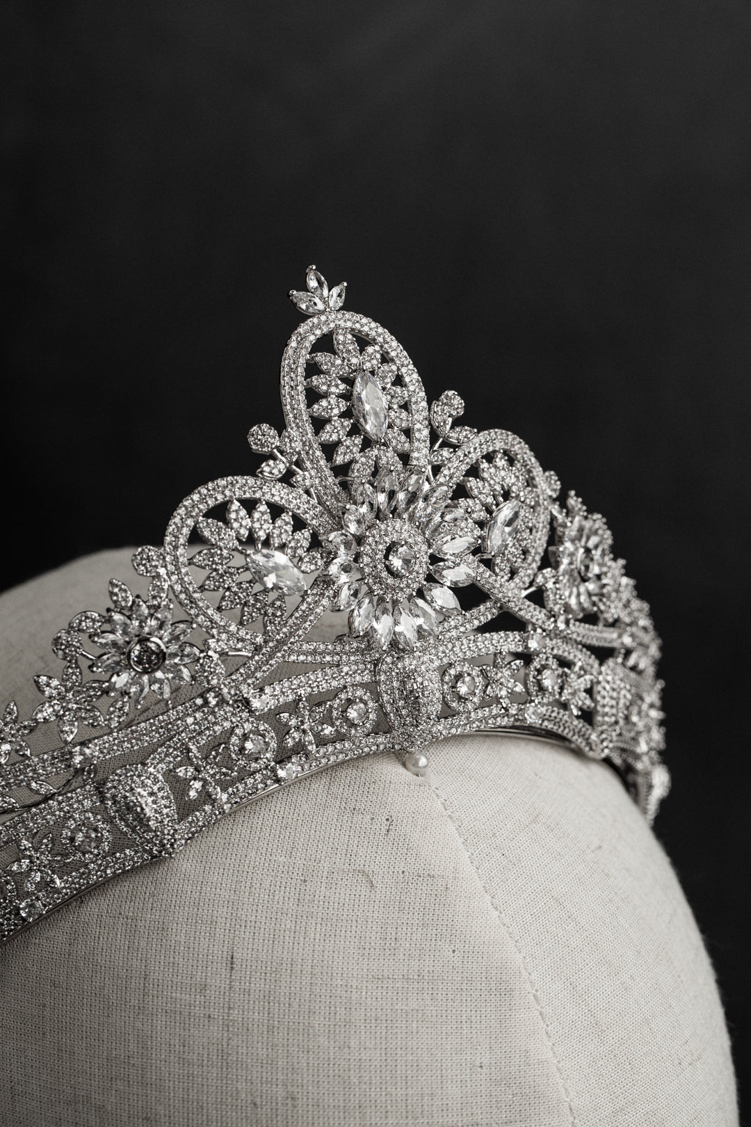 Luxury Crystal Bridal Tiara with Floral Motif – Silver-Plated Wedding Crown