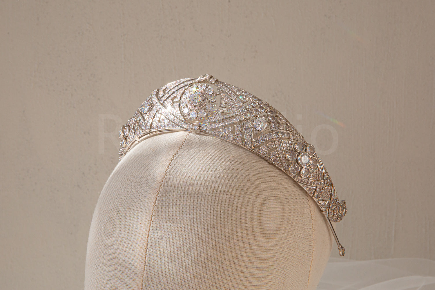 Vintage-Inspired Silver Crystal Tiara – Art Deco Bridal Crown