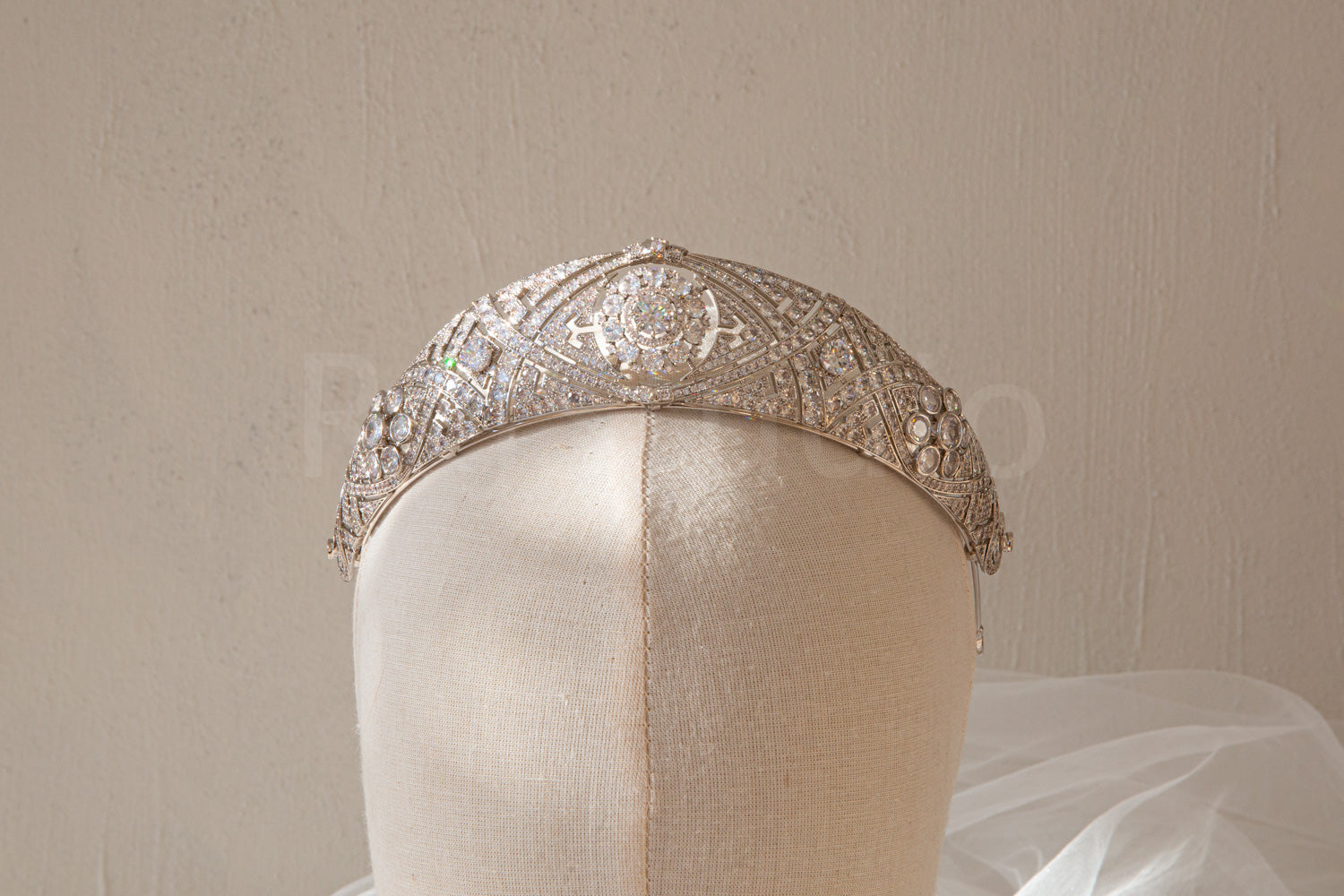 Vintage-Inspired Silver Crystal Tiara – Art Deco Bridal Crown
