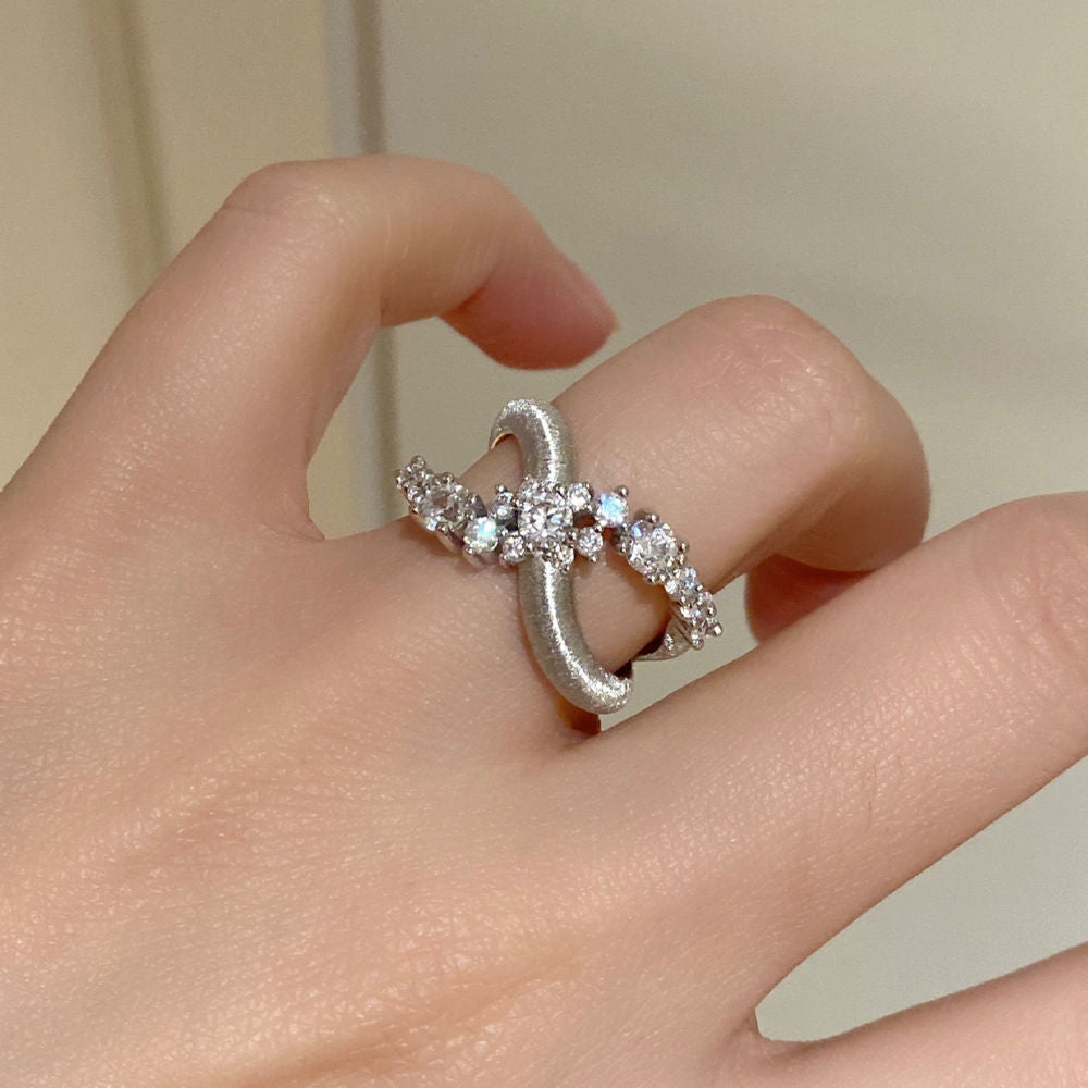 925 Sterling Silver Crossover Band Ring with Round Brilliant-Cut Cubic Zirconia – Modern Matte and Polished Finish