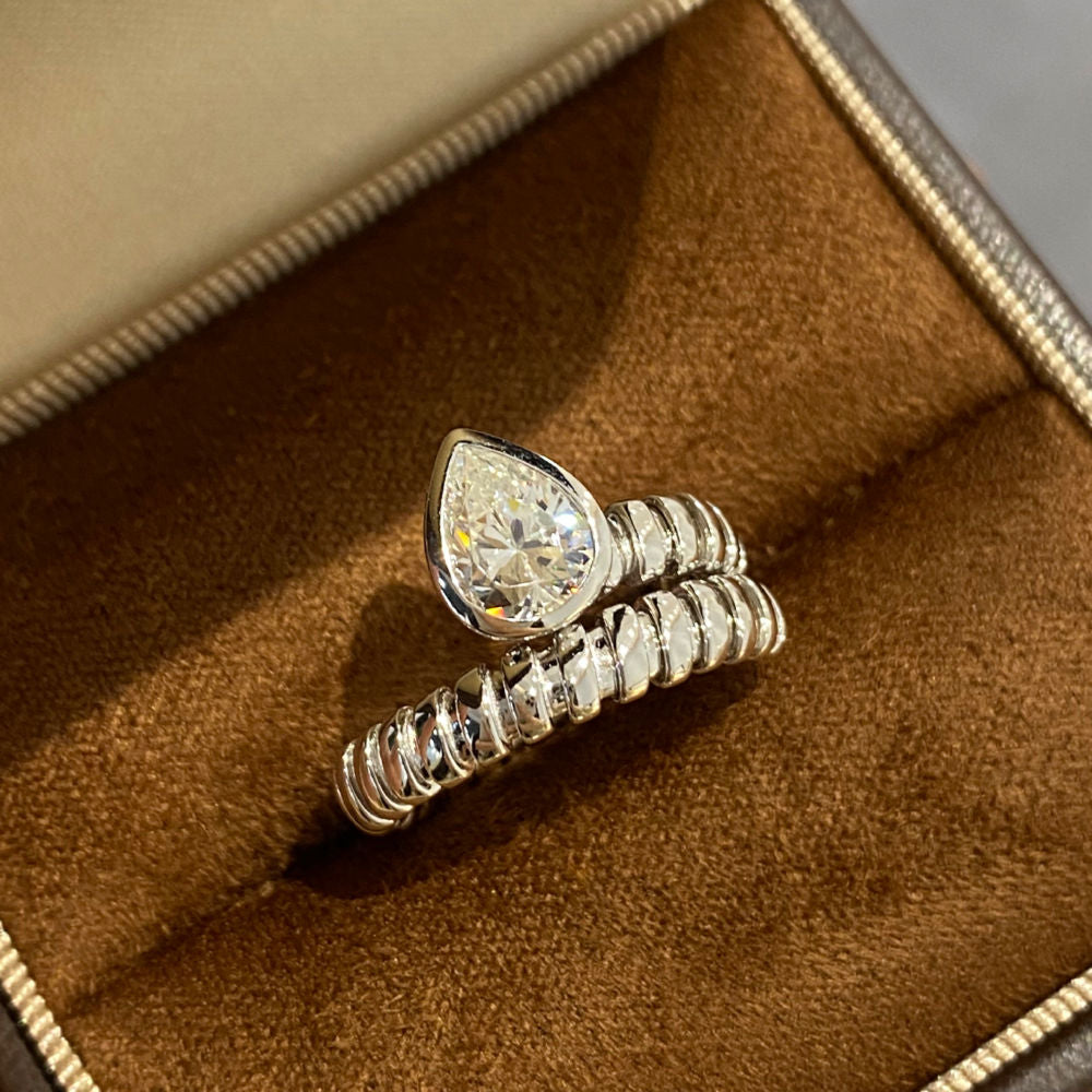 925 Sterling Silver Spiral Ring with 1.25 Carat Pear-Shaped Zircon