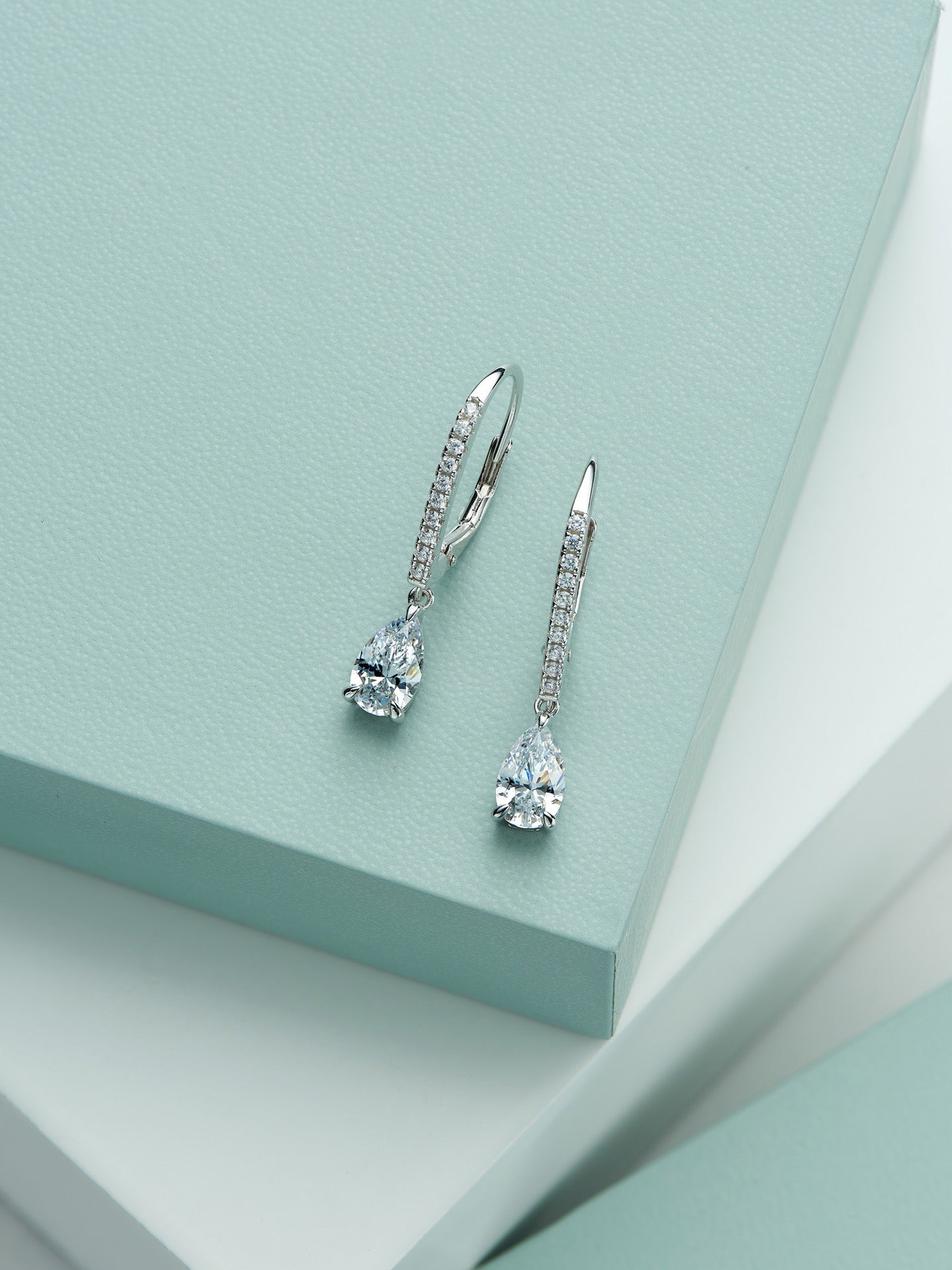 Pear-Cut Zircon Drop Earrings – 0.8CT Gold-Plated Silver with Hook Design