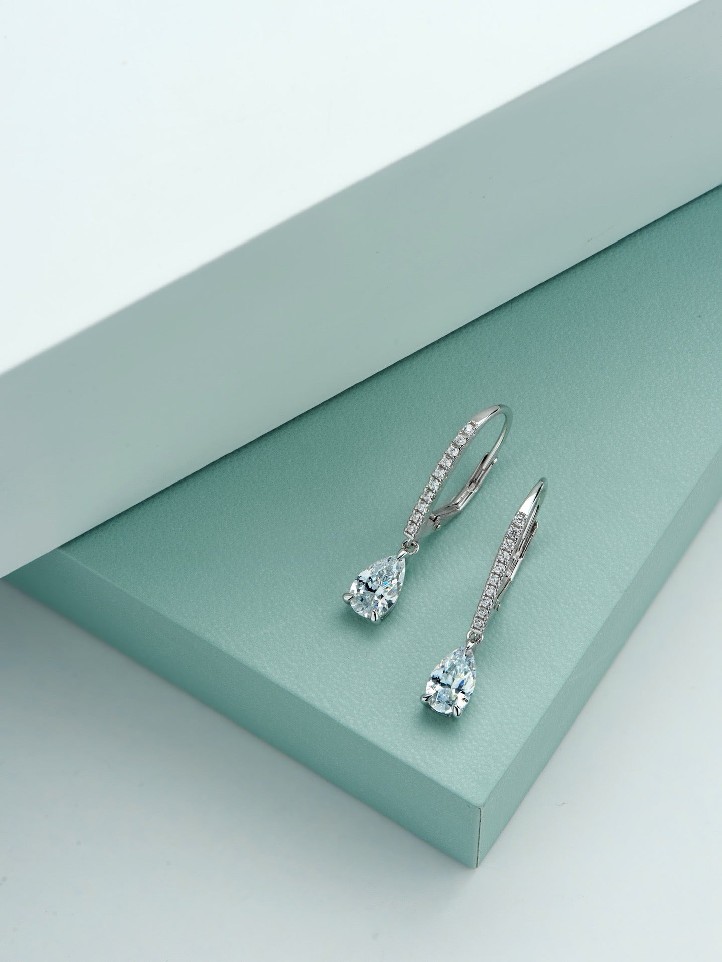 Pear-Cut Zircon Drop Earrings – 0.8CT Gold-Plated Silver with Hook Design