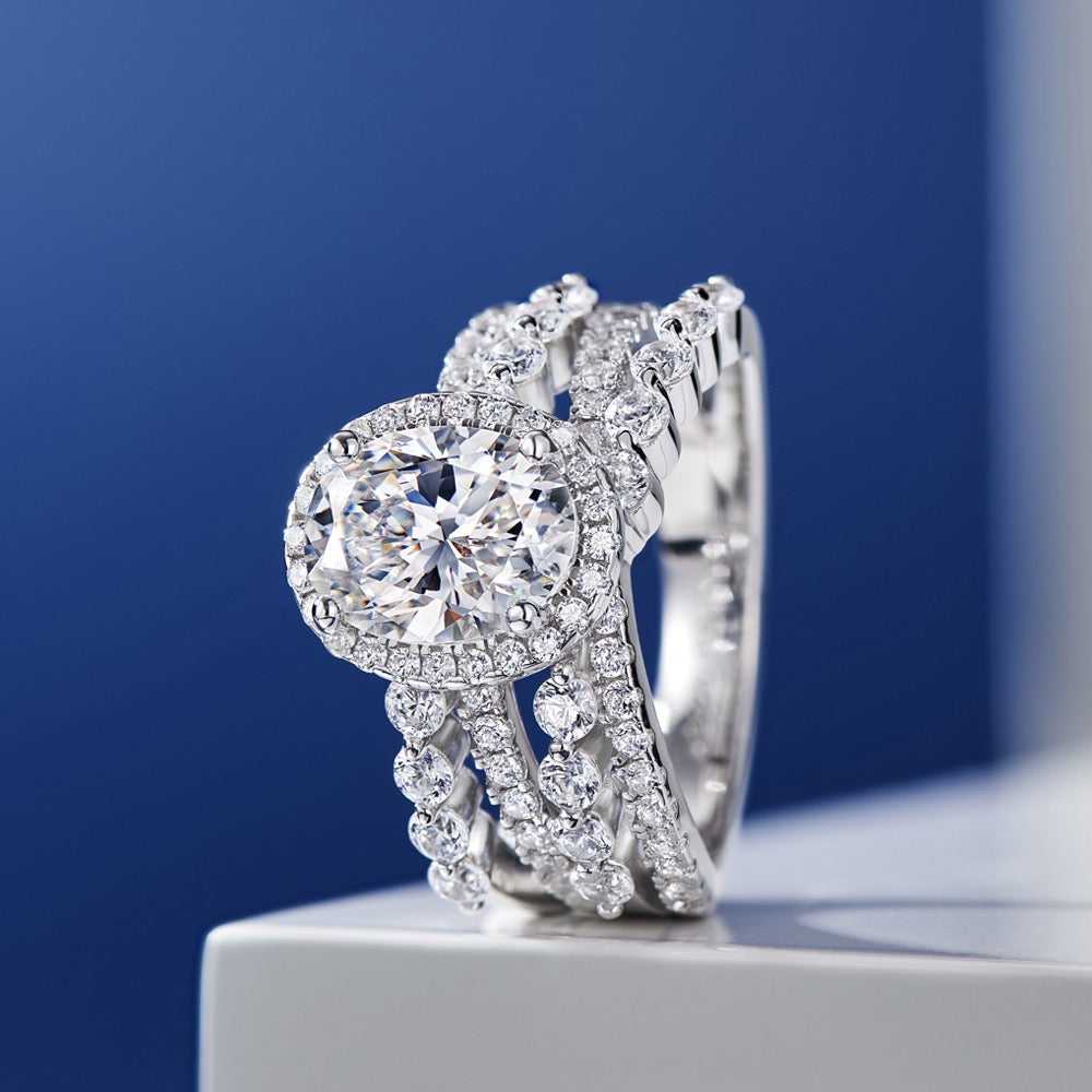 Oval Zircon Elegance Ring - Two Carat Centerpiece with 18K Silver-Plated Gold