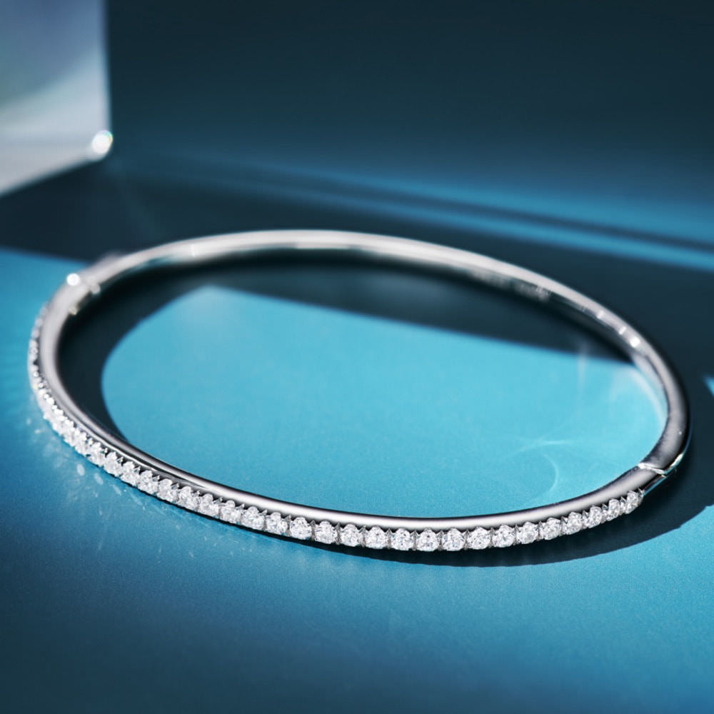 Radiant Elegance: Sleek 18k White Gold-Plated Zirconia Bangle