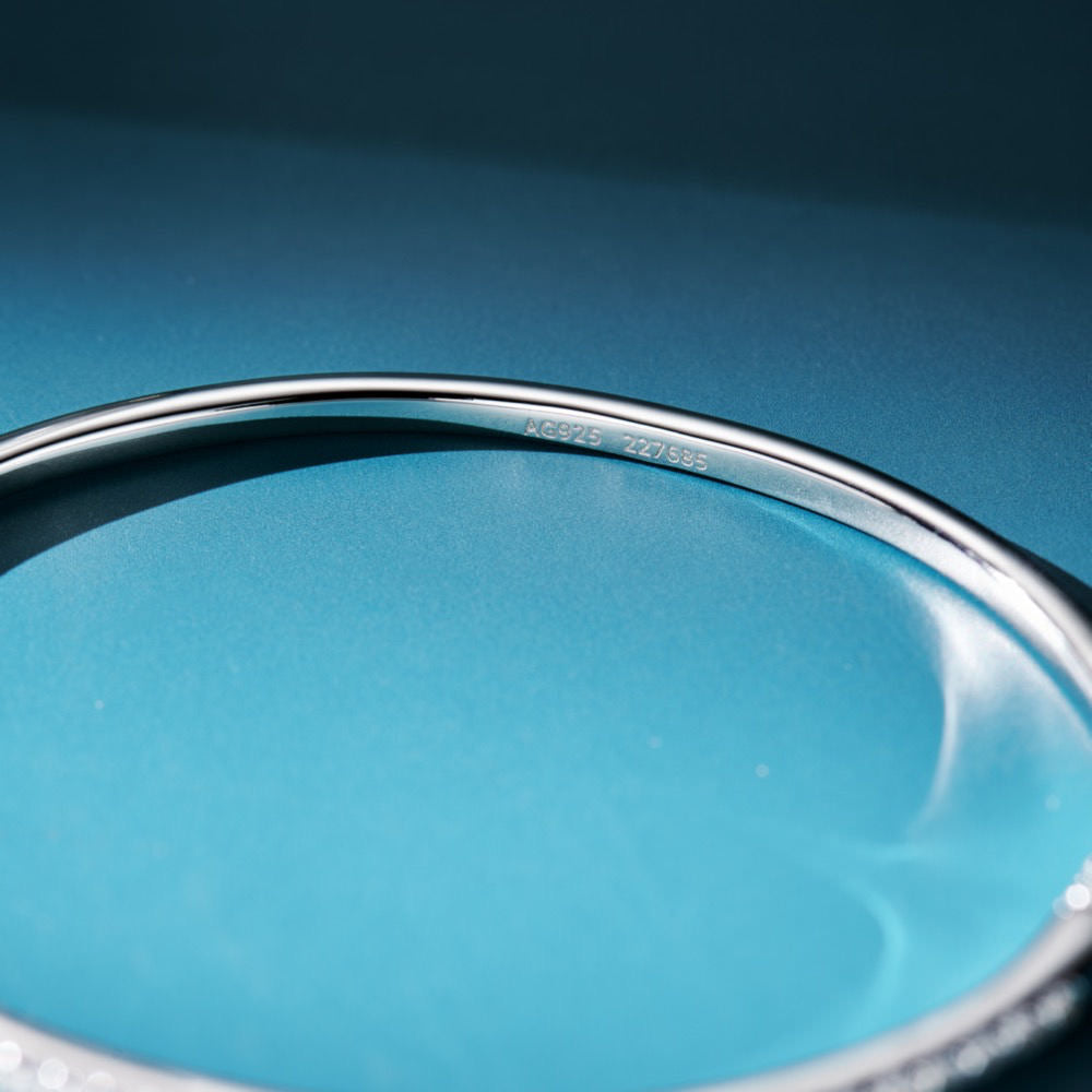 Radiant Elegance: Sleek 18k White Gold-Plated Zirconia Bangle