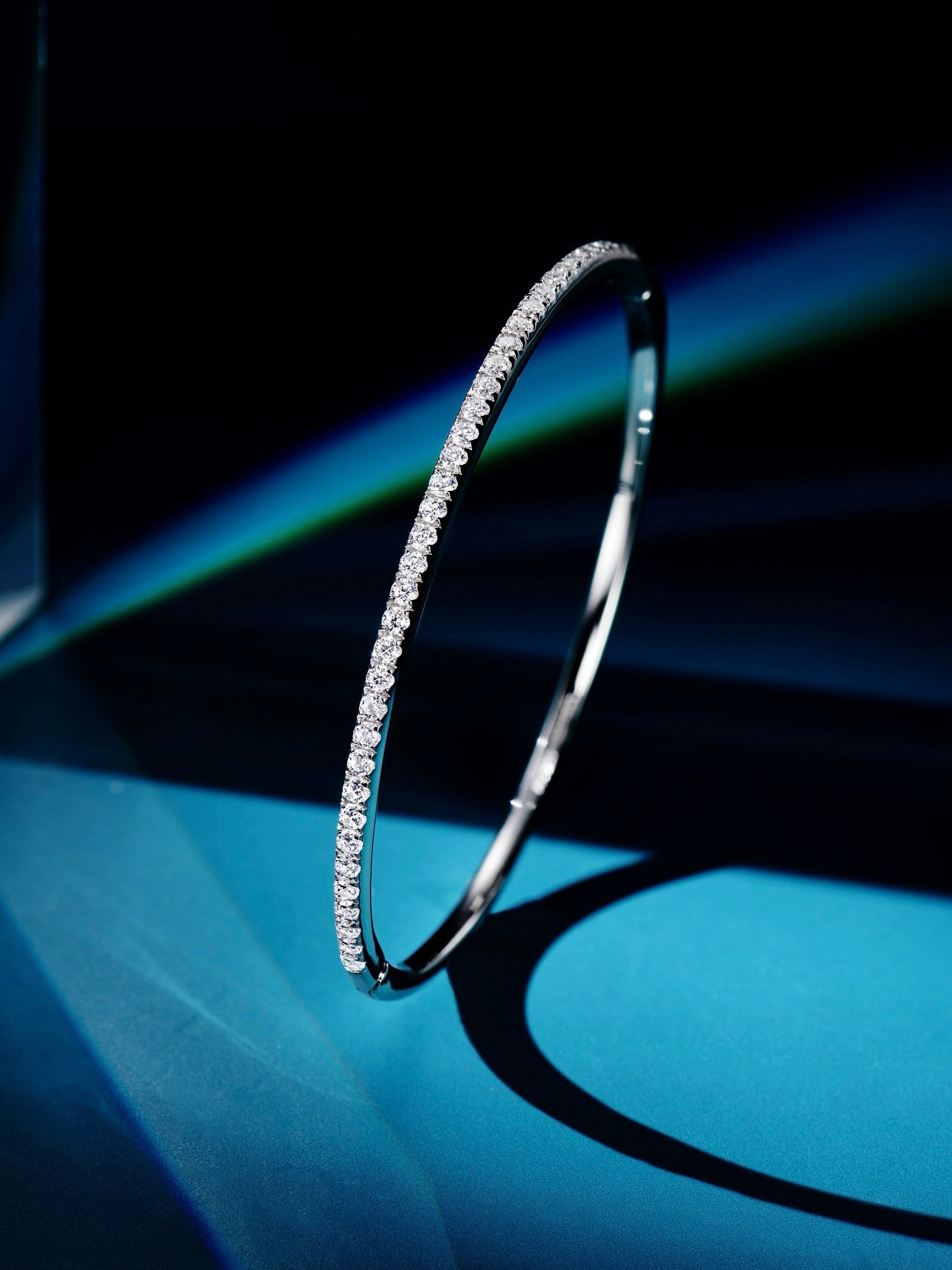 Radiant Elegance: Sleek 18k White Gold-Plated Zirconia Bangle
