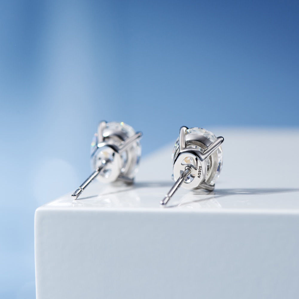 2CT Oval-Cut Zircon Stud Earrings – S925 Sterling Silver, Hypoallergenic