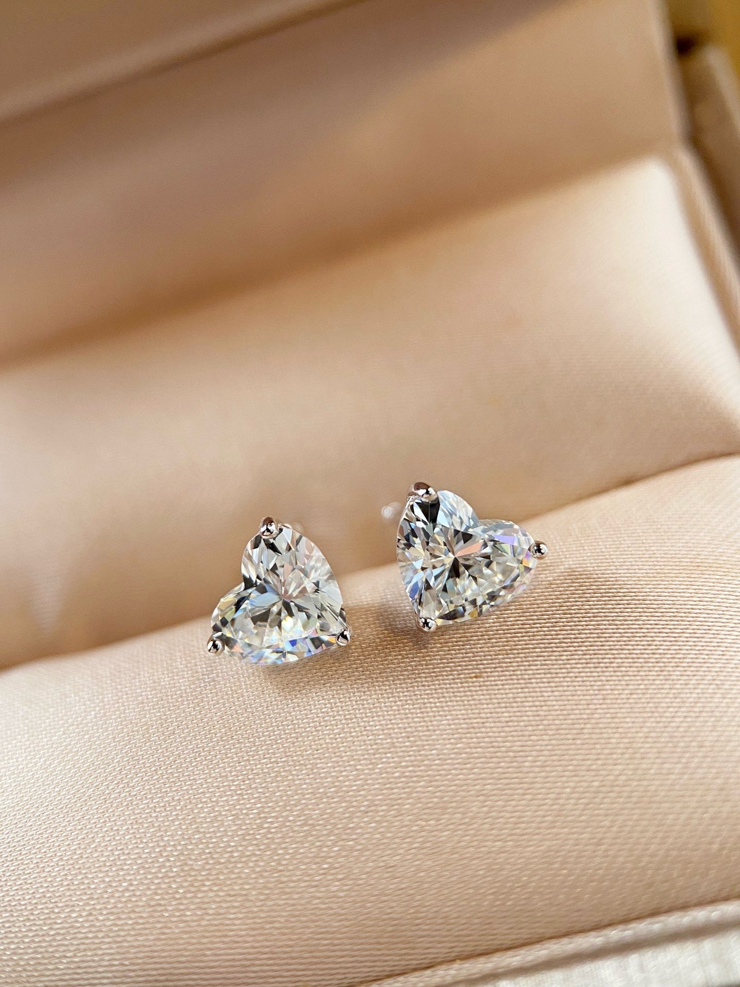 Timeless Heart-Shaped Zircon Stud Earrings – 1 Carat, S925 Sterling Silver