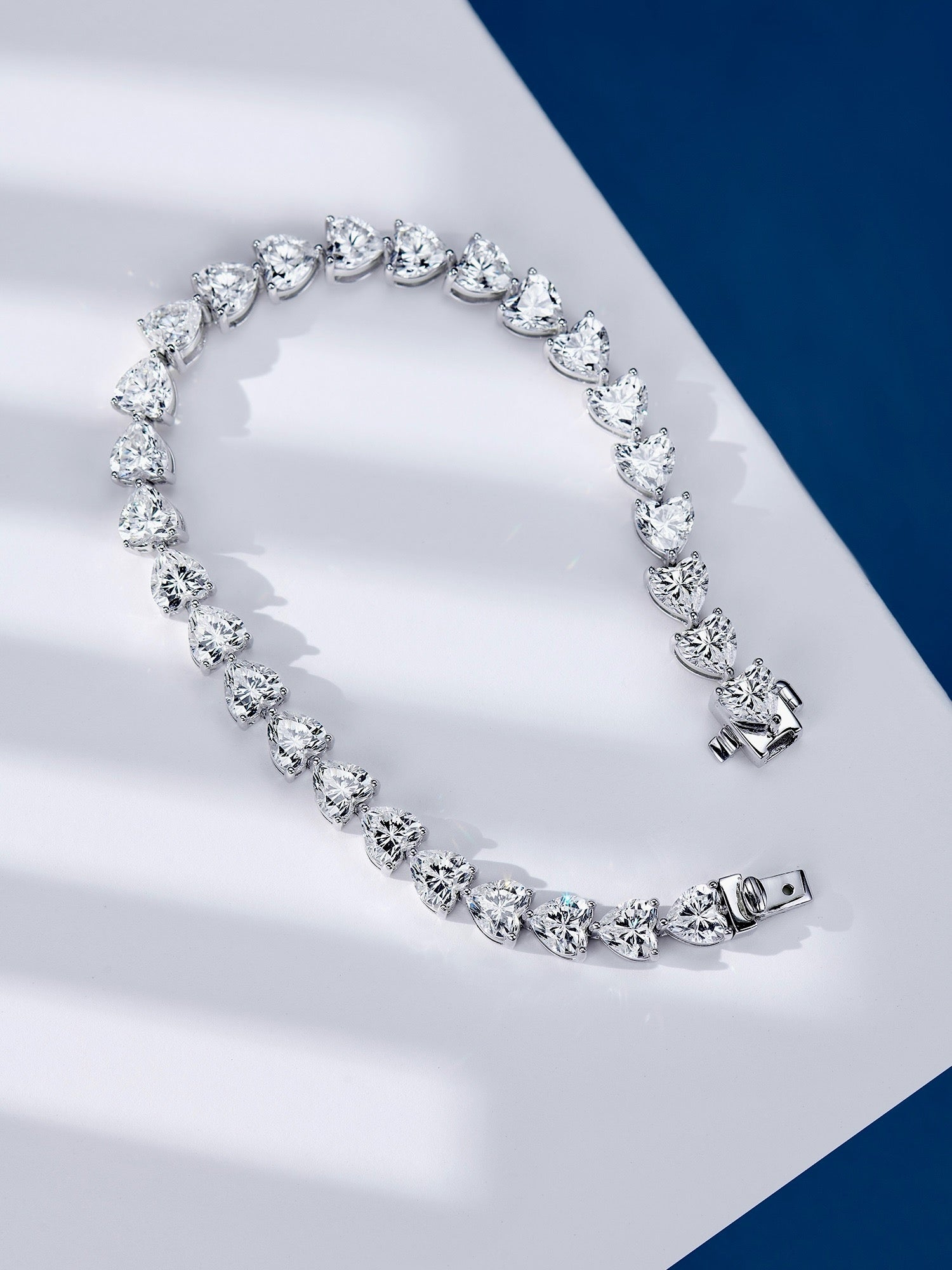 Heartfelt Sparkle: Heart-Shaped Natural Zircon Bracelet