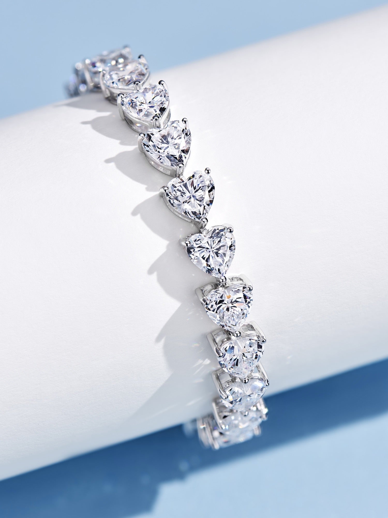 Heartfelt Sparkle: Heart-Shaped Natural Zircon Bracelet