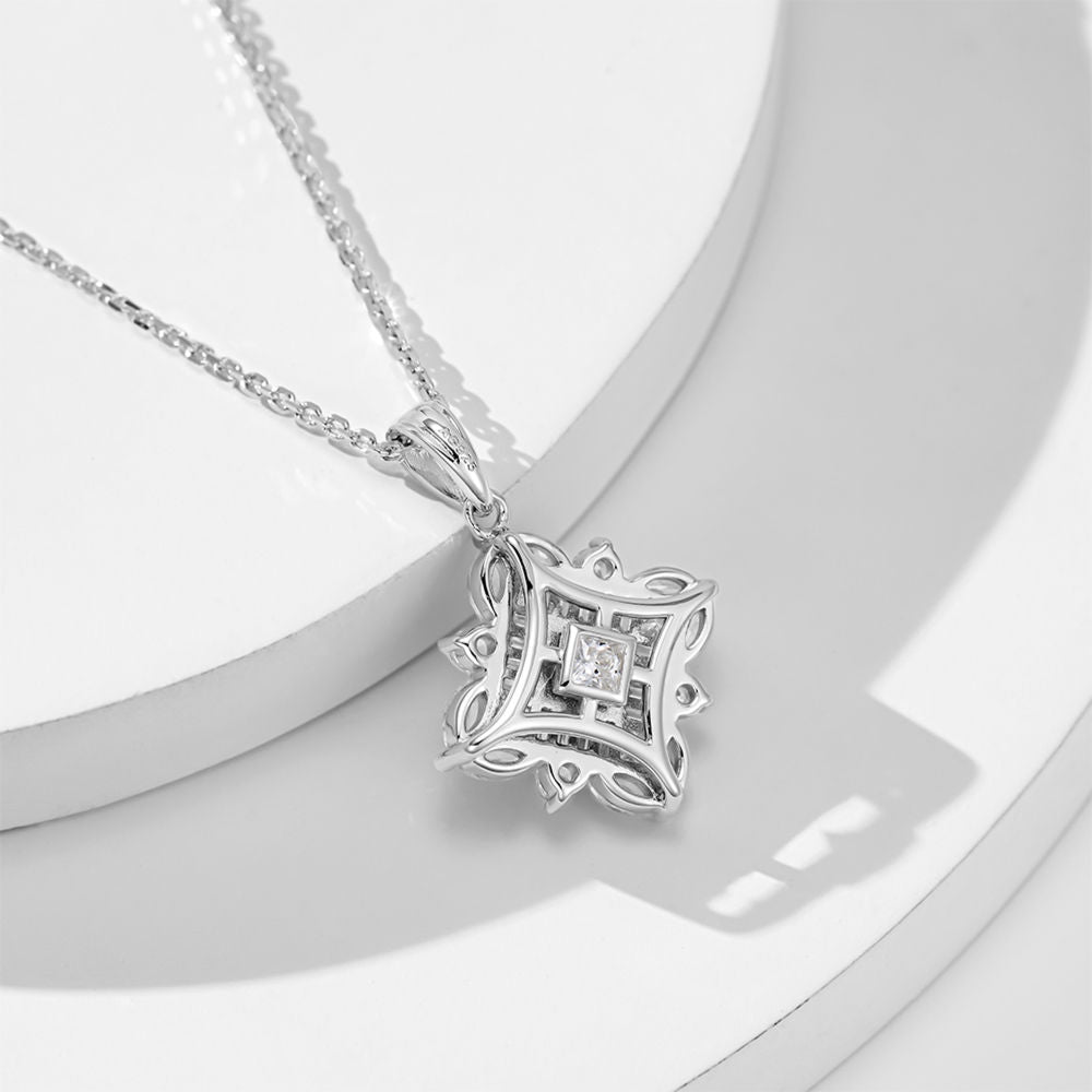 Starburst Princess-Cut Pendant Necklace – 4.5×4.5mm Cubic zicron, 45cm Chain, Gold-Plated Silver