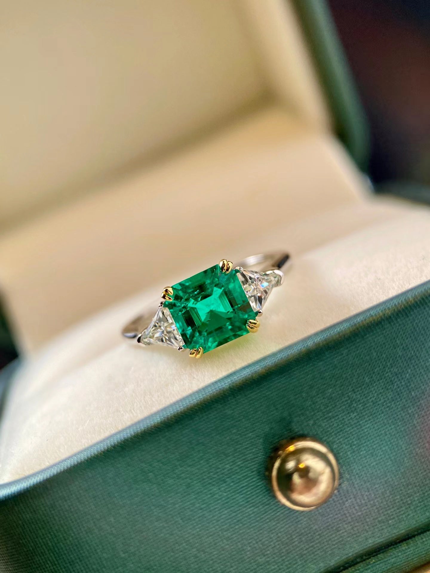 1.5CT Lab-Created Colombian Emerald Ring – Vivid Green, S925, 18K White Gold Plated