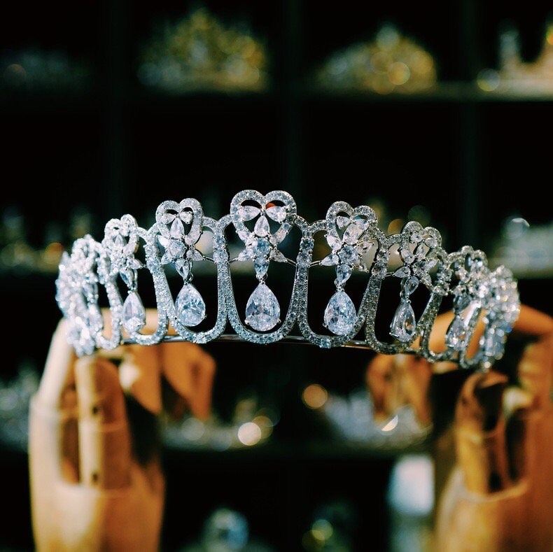 Regal Hearts and Teardrops Tiara - Sparkling Zirconia Crown for Weddings and Pageants